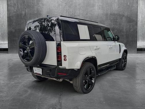 2025 Land Rover Defender 110 P400 X-Dynamic SE