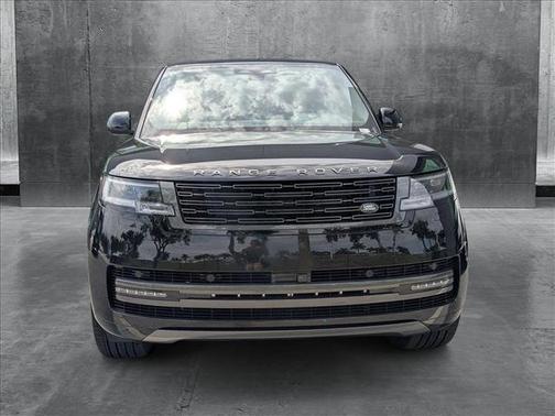 2025 Land Rover Range Rover P530 SE