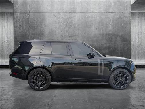 2025 Land Rover Range Rover P530 SE