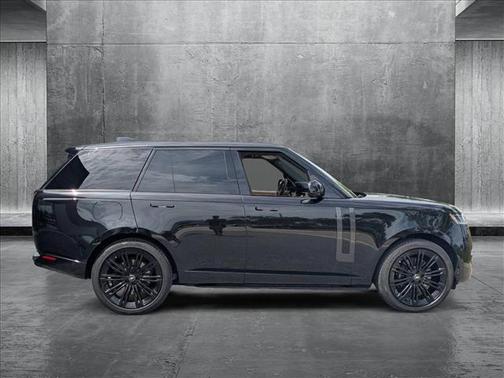 2025 Land Rover Range Rover P530 SE