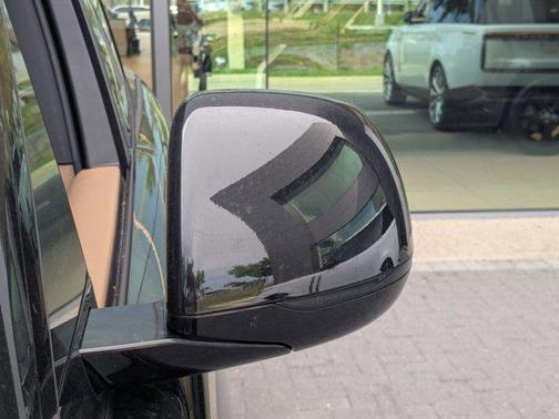 2025 Land Rover Range Rover P530 SE
