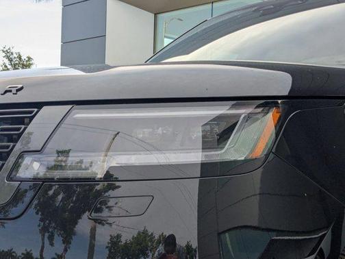 2025 Land Rover Range Rover P530 SE