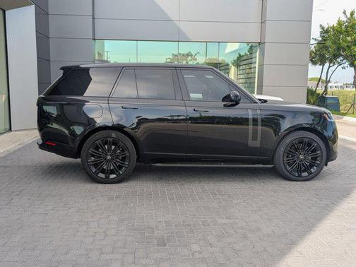 2025 Land Rover Range Rover P530 SE