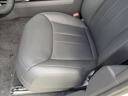 2025 Land Rover Range Rover P400 SE 7 Seat