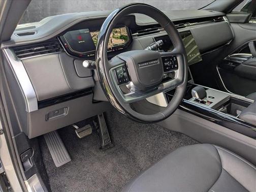 2025 Land Rover Range Rover P400 SE 7 Seat