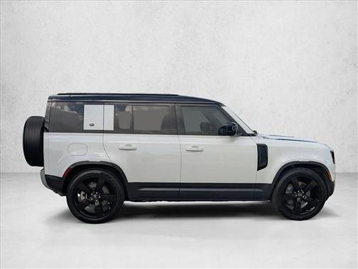 2020 Land Rover Defender 110 SE