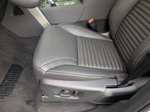 Fuji White 2026 Land Rover Discovery S