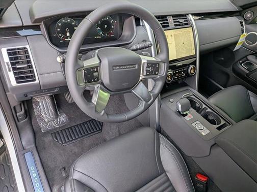Fuji White 2026 Land Rover Discovery S