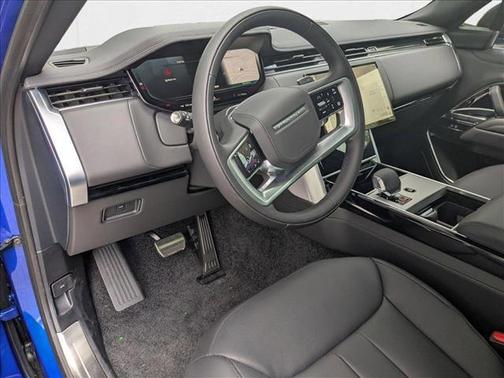 2025 Land Rover Range Rover P400 SE 7 Seat