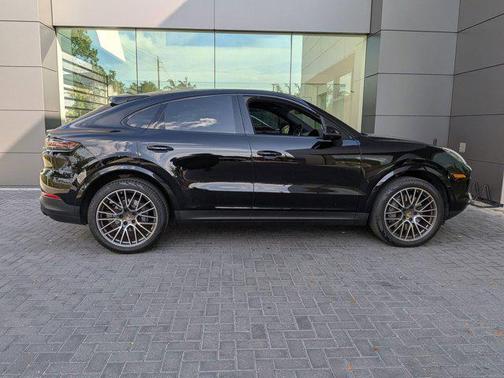 Jet Black Metallic 2021 Porsche Cayenne S