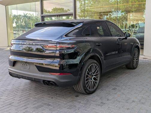 Jet Black Metallic 2021 Porsche Cayenne S