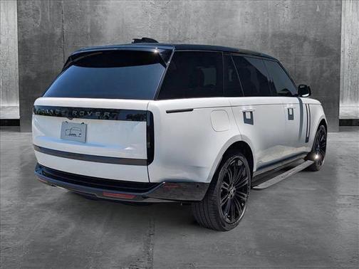 2025 Land Rover Range Rover P400 SE 7 Seat