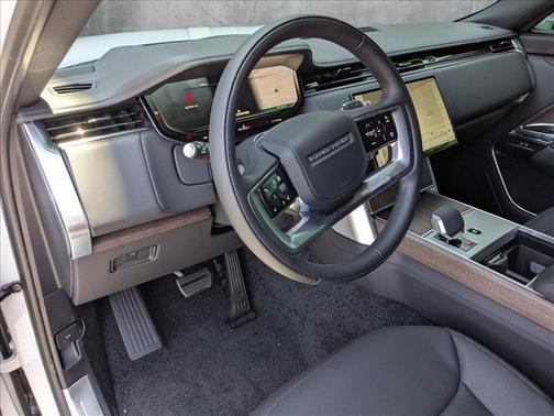 2025 Land Rover Range Rover P400 SE 7 Seat