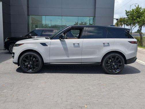 2025 Land Rover Range Rover Sport SE