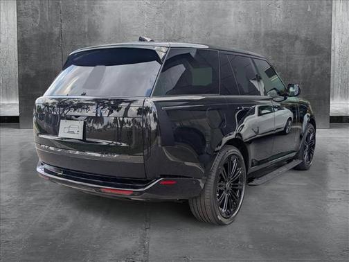 2025 Land Rover Range Rover P400 SE