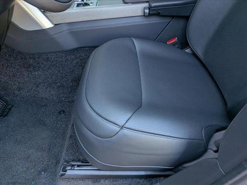 2026 Land Rover Range Rover P615 SV