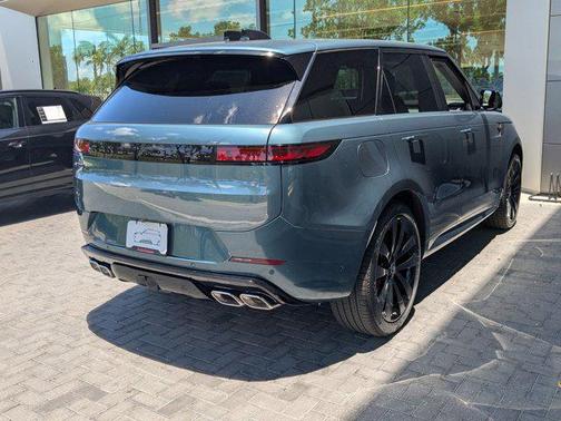 2025 Land Rover Range Rover Sport SE