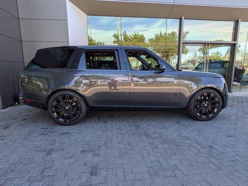 2024 Land Rover Range Rover P530 SE