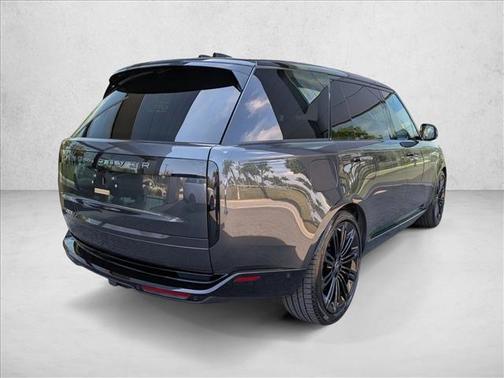 Carpathian Grey Premium Metallic 2024 Land Rover Range Rover P530 SE