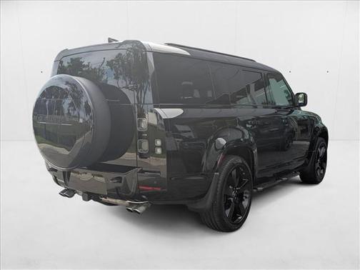 2025 Land Rover Defender V8