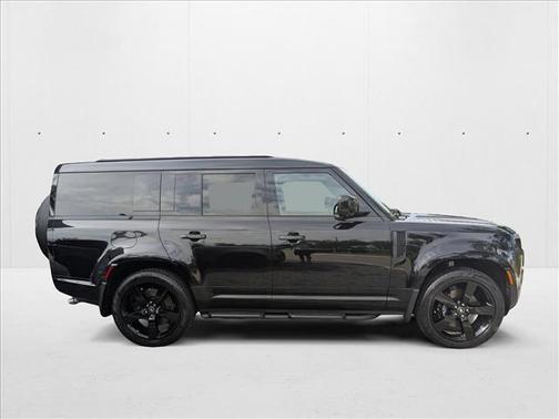 2025 Land Rover Defender V8