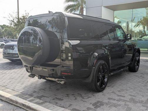 2025 Land Rover Defender V8