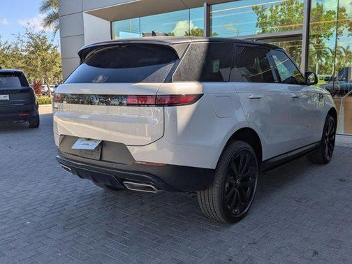 2025 Land Rover Range Rover Sport SE