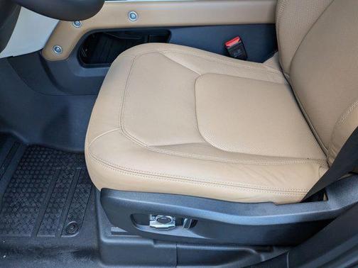 2026 Land Rover Defender P400 X-Dynamic SE