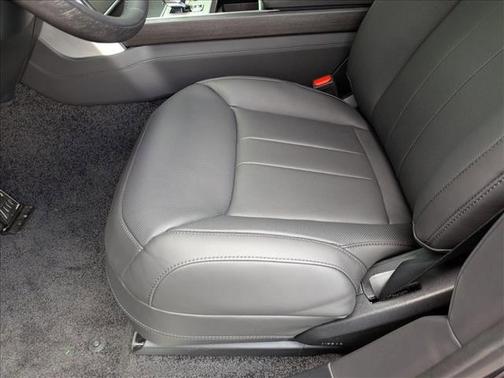 Carpathian Grey Premium Metallic 2026 Land Rover Range Rover P400 SE