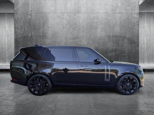 2025 Land Rover Range Rover P400 SE 7 Seat