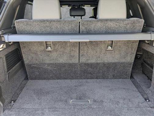 2025 Land Rover Range Rover P400 SE 7 Seat
