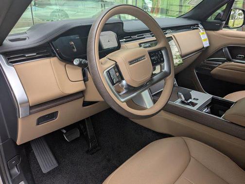 2025 Land Rover Range Rover P530 SE 7 Seat