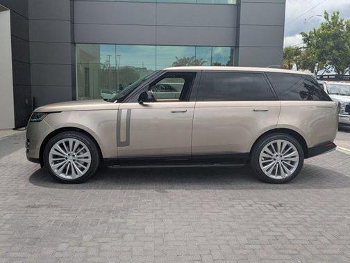 2025 Land Rover Range Rover P530 SE 7 Seat