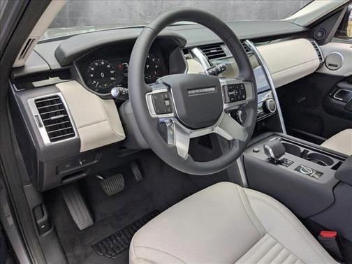 2025 Land Rover Discovery P300 S
