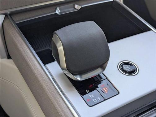 2025 Land Rover Range Rover P530 SE 7 Seat
