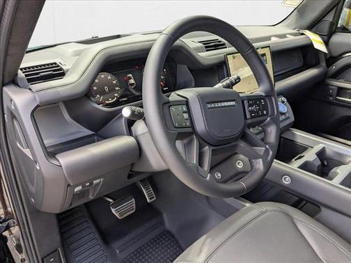 2025 Land Rover Defender 110 V8