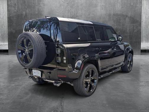 2025 Land Rover Defender 110 V8