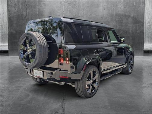 2025 Land Rover Defender 110 P400 X-Dynamic SE