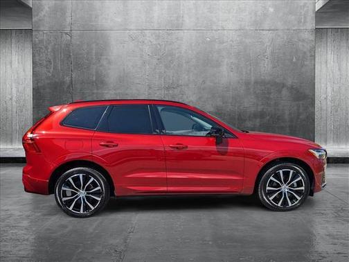 2024 Volvo XC60 B5 Plus Dark Theme