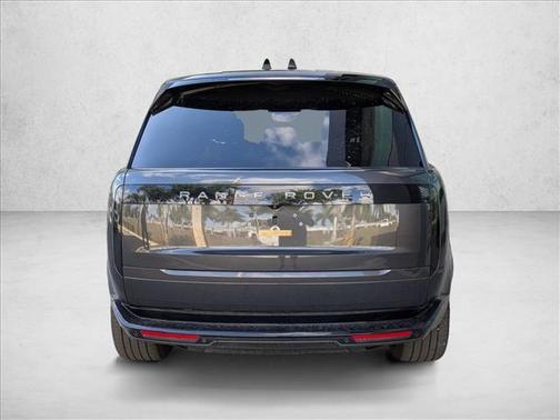 2025 Land Rover Range Rover P550e SE