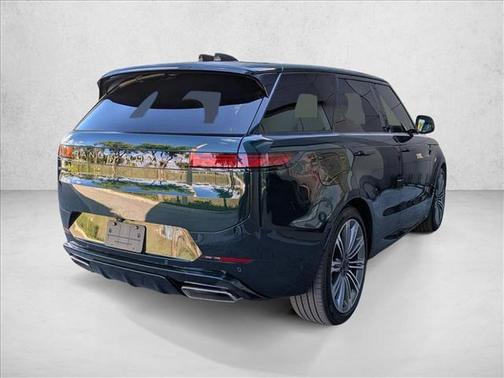 2026 Land Rover Range Rover Sport SE