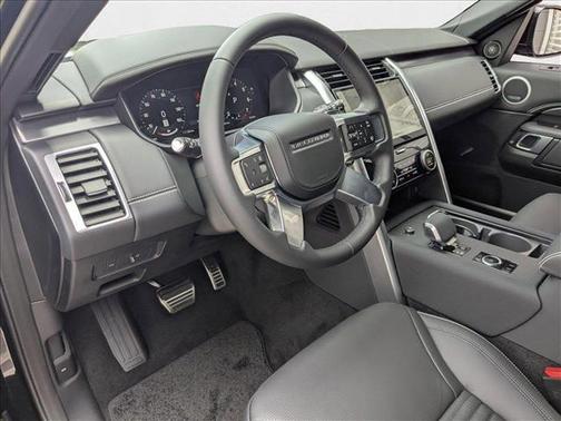 2025 Land Rover Discovery P360 Metropolitan Edition