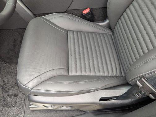 2025 Land Rover Discovery P360 Metropolitan Edition
