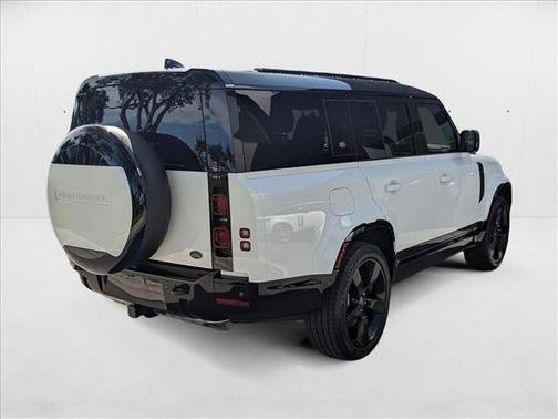 2023 Land Rover Defender 130 X-Dynamic SE