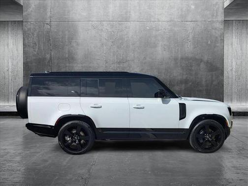 2023 Land Rover Defender 130 X-Dynamic SE