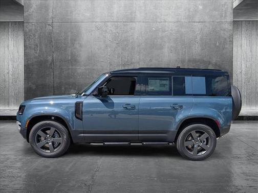 2025 Land Rover Defender 110 P400 S