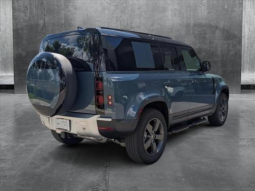 2025 Land Rover Defender 110 P400 S