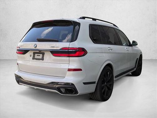 Mineral White Metallic 2024 BMW X7 xDrive40i