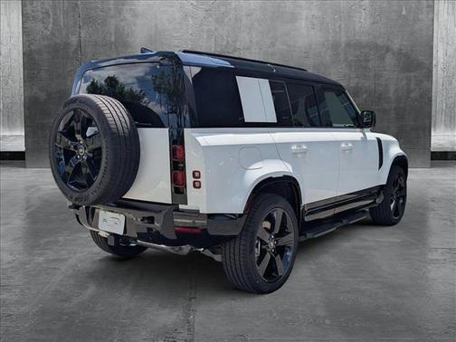 2025 Land Rover Defender 110 P400 X-Dynamic SE