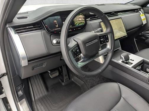 2025 Land Rover Range Rover P400 SE